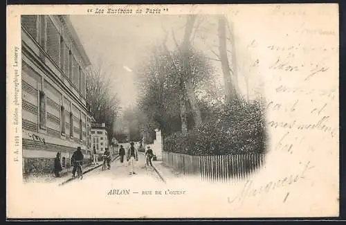 AK Ablon, Rue de l`Ouest animée par des passants et cyclistes