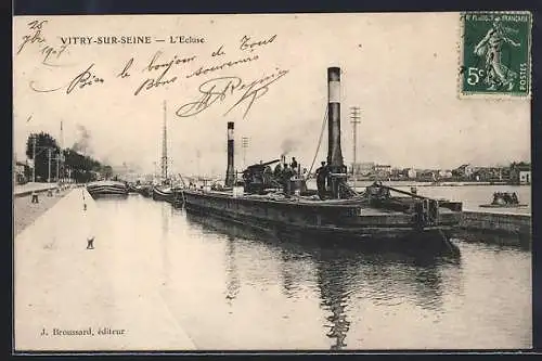 AK Vitry-sur-Seine, L`écluse et bateaux sur le canal