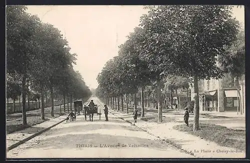 AK Thiais, L`Avenue de Versailles avec calèche et passants