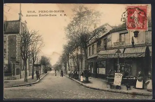 AK Parc-Saint-Maur, Avenue Émile-Zola animée avec passants et commerces