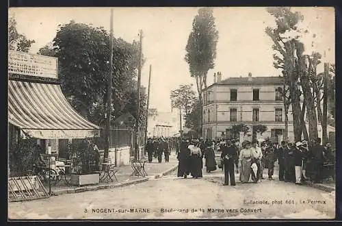 AK Nogent-sur-Marne, Boulevard de la Marne vers Convent avec passants et café