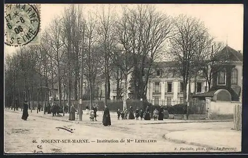 AK Nogent-sur-Marne, Institution de Mme Letellier avec passants sur l`avenue en hiver