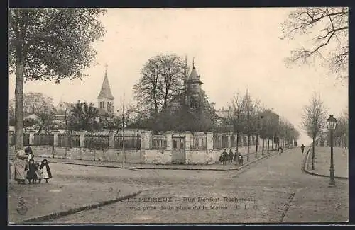 AK Le Perreux, Rue Denfert-Rochereau vue prise de la place de la Mairie