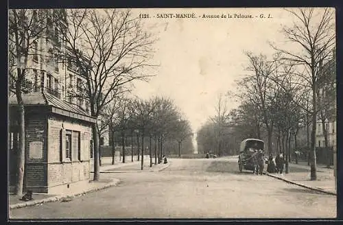AK Saint-Mandé, Avenue de la Pelouse avec calèche et passants