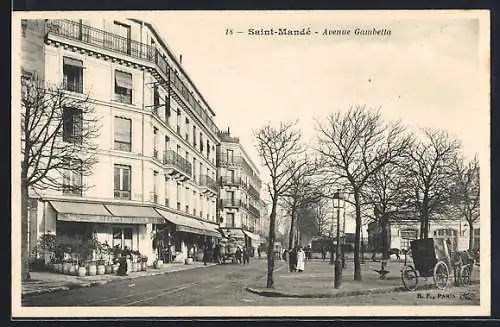 AK Saint-Mandé, Avenue Gambetta avec passants et calèche
