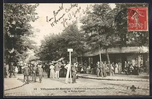 AK Villeneuve-St-Georges, L`Avenue Carnot pendant la Fête de la Belle Aimée