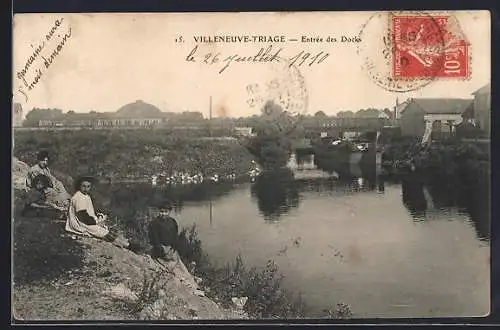 AK Villeneuve-Triage, Entrée des Docks et habitants près du canal