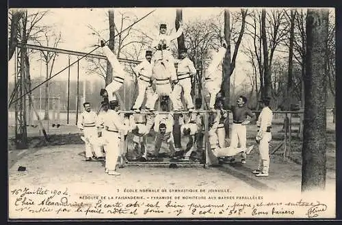 AK Joinville, Pyramide de moniteurs aux barres parallèles à l`École Normale de Gymnastique