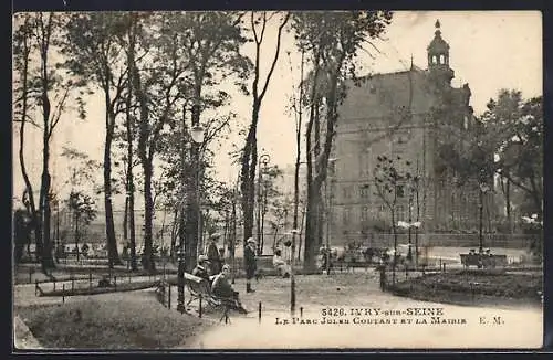 AK Ivry-sur-Seine, Le Parc Jules Coustant et la Mairie