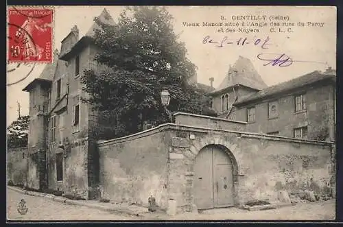 AK Gentilly, Vieux Manoir situé à l`angle des rues du Paroy et des Noyers