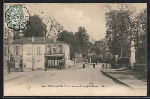 AK Bry-sur-Marne, L`Avenue de Noisy-le-Grand avec statue et bâtiments adjacents