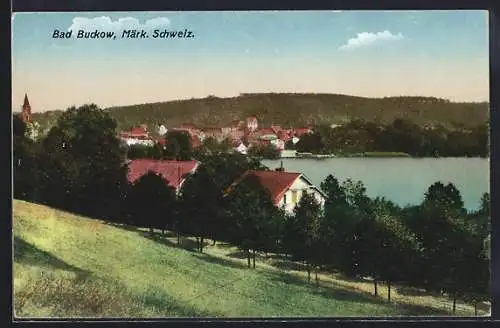 AK Bad Buckow /Märk. Schweiz, Ortsansicht mit See