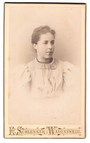Fotografie E. Schlenker, Wädensweil, Dampfschifflände, Porträt einer jungen Frau