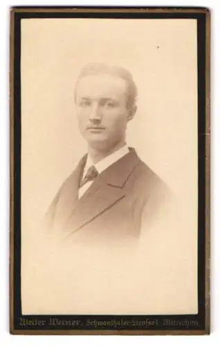 Fotografie Atelier Werner, München, Schwanthaler-Strasse 1, Porträt eines jungen Mannes