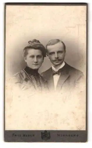 Fotografie Fritz Weber, Nürnberg, Spittlerthorgraben 45, Paar im klassischen Porträt