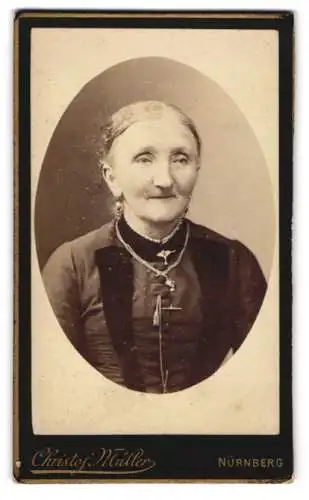 Fotografie Christof Müller, Nürnberg, Karthäusergasse 8, Porträt einer älteren Dame