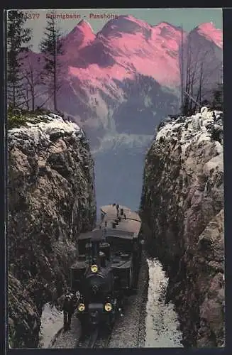 AK Brünig-Bergbahn auf der Passhöhe im Abendrot
