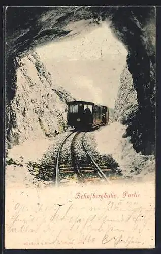 AK Schafbergbahn fährt durch den Tunnel