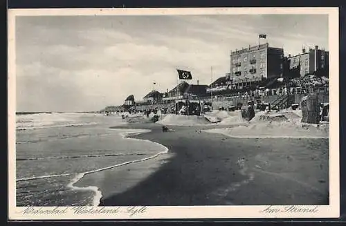 AK Westerland a. Sylt, Badestarnd mit Körben unter dem , Strandhaus