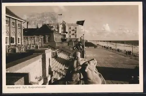 AK Westerland /Sylt, Kurpromenade mit Hotel Miramar und flagge