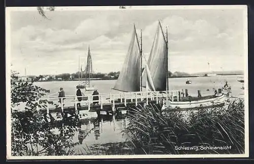 AK Schleswig, Segelschiffe am Steg an der Schlei