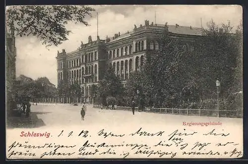 AK Schleswig, Strassenpartie am Regierungsgebäude