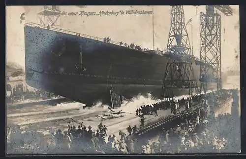 Künstler-AK Felix Schwormstädt: Wilhelmshaven, Stapellauf des neuen Kreuzers Hindenburg