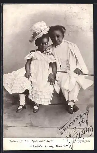 AK Afrikanisches Kinderpaar in weisser Kleidung, afrikanische Volkstypen