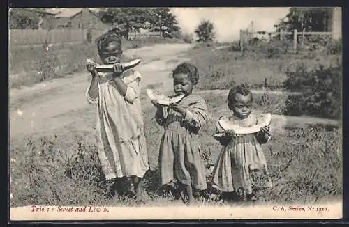 AK Drei afrikanische Kinder essen Melone, afrikanische Volkstypen