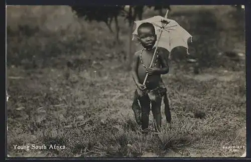 AK South Africa, Afrikanisches Kind mit Schirm, afrikanische Volkstypen