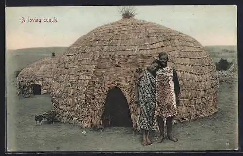 AK Afrikanisches Liebespaar vor der Hütte, afrikanische Volkstypen
