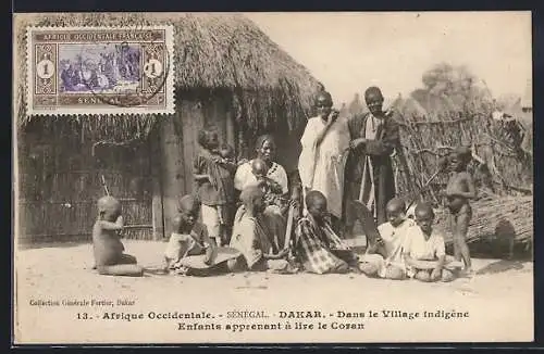 AK Dakar, Dans le Vllage inidgène, Enfants aprrenant à lire le Coran, afrikanische Volkstypen