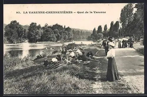 AK La Varenne-Chennevières, Quai de la Varenne avec promeneurs et cyclistes au bord de la rivière
