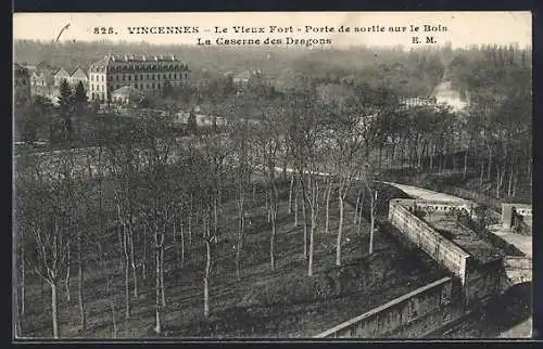 AK Vincennes, Le Vieux Fort et la Porte de sortie sur le Bois, La Caserne des Dragons