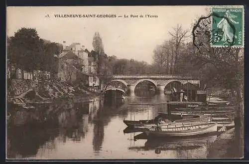 AK Villeneuve-Saint-Georges, Le Pont de l`Yerres et bateaux amarrés