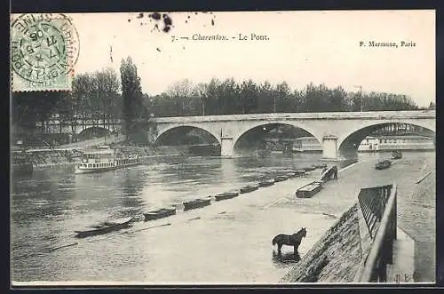 AK Charenton, Le Pont avec péniches et cheval au bord de l`eau