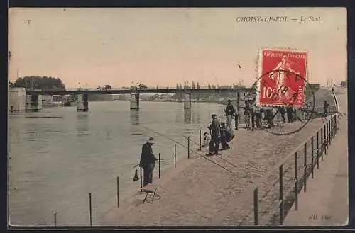 AK Choisy-le-Roi, Le Pont avec pêcheurs le long de la Seine