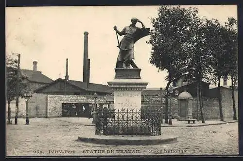 AK Ivry-Port, Statue du Travail sur la Place Nationale