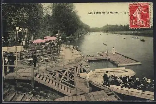 AK Les bords de la Marne, Terrasse au bord de l`eau et embarcations