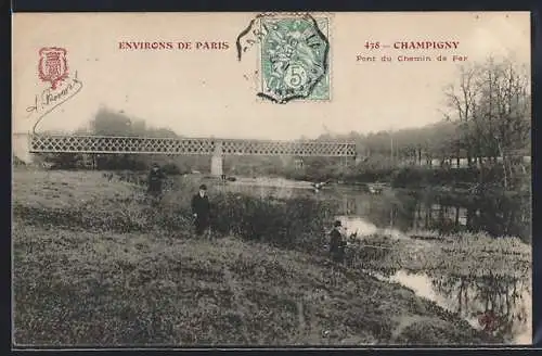 AK Champigny, Pont du Chemin de Fer avec pêcheurs au bord de la rivière