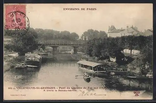 AK Villeneuve-Saint-Georges, Pont du Chemin de Fer sur l`Yerres avec bateau-lavoir à droite