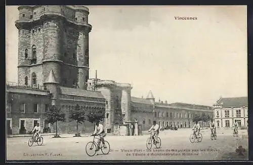 AK Vincennes, Vieux-Fort avec lecon de bicyclette par les élèves de l`École d`Administration Militaire