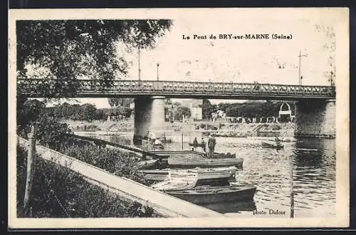 AK Bry-sur-Marne, Le Pont sur la Seine avec bateaux amarrés