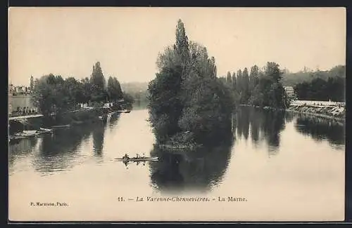 AK La Varenne-Chennevières, La Marne avec canot sur la rivière