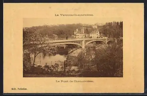 AK La Varenne-Chennevières, Le Pont de Chennevières avec vue sur la rivière et les maisons environnantes