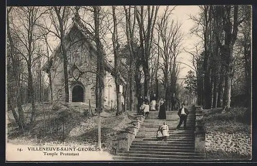 AK Villeneuve-Saint-Georges, Temple Protestant et escaliers avec promeneurs