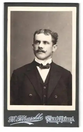 Fotografie P. Petraschke, Schaffhausen, Eindrucksvolles Porträt eines Herrn
