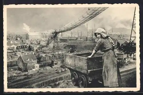AK Pays Noir, Frau vor einem Kohlebergwerk