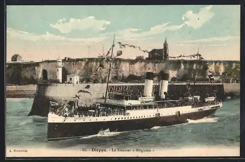 AK Dieppe, Le Steamer «Brighton» quittant le port devant les falaises