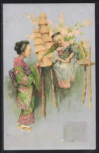 AK Japanerin im Kimono kitzelt ein schlafendes Kind mit einer Pfauenfeder